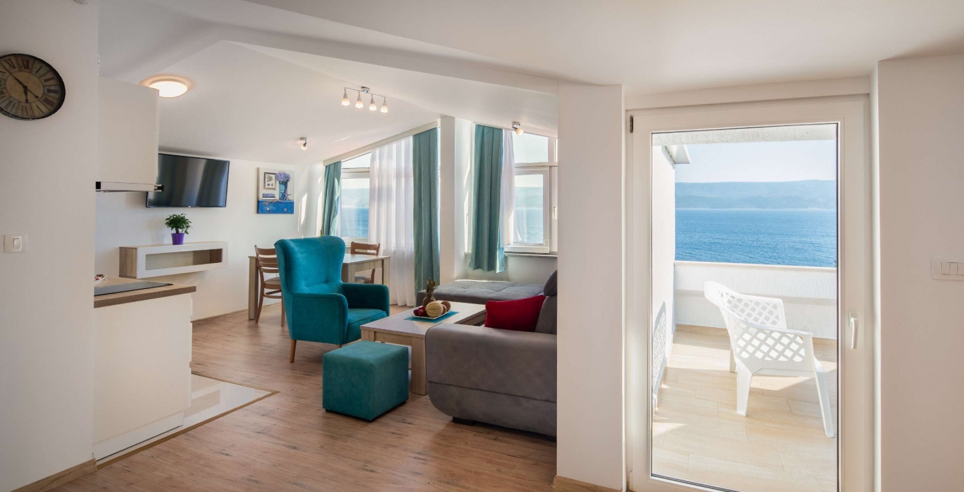 Studio apartment with sea view