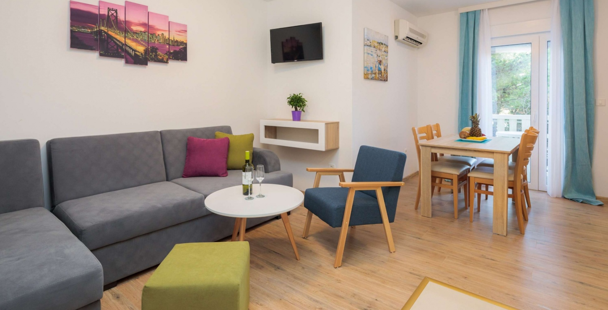 One bedroom apartment with a partial sea view