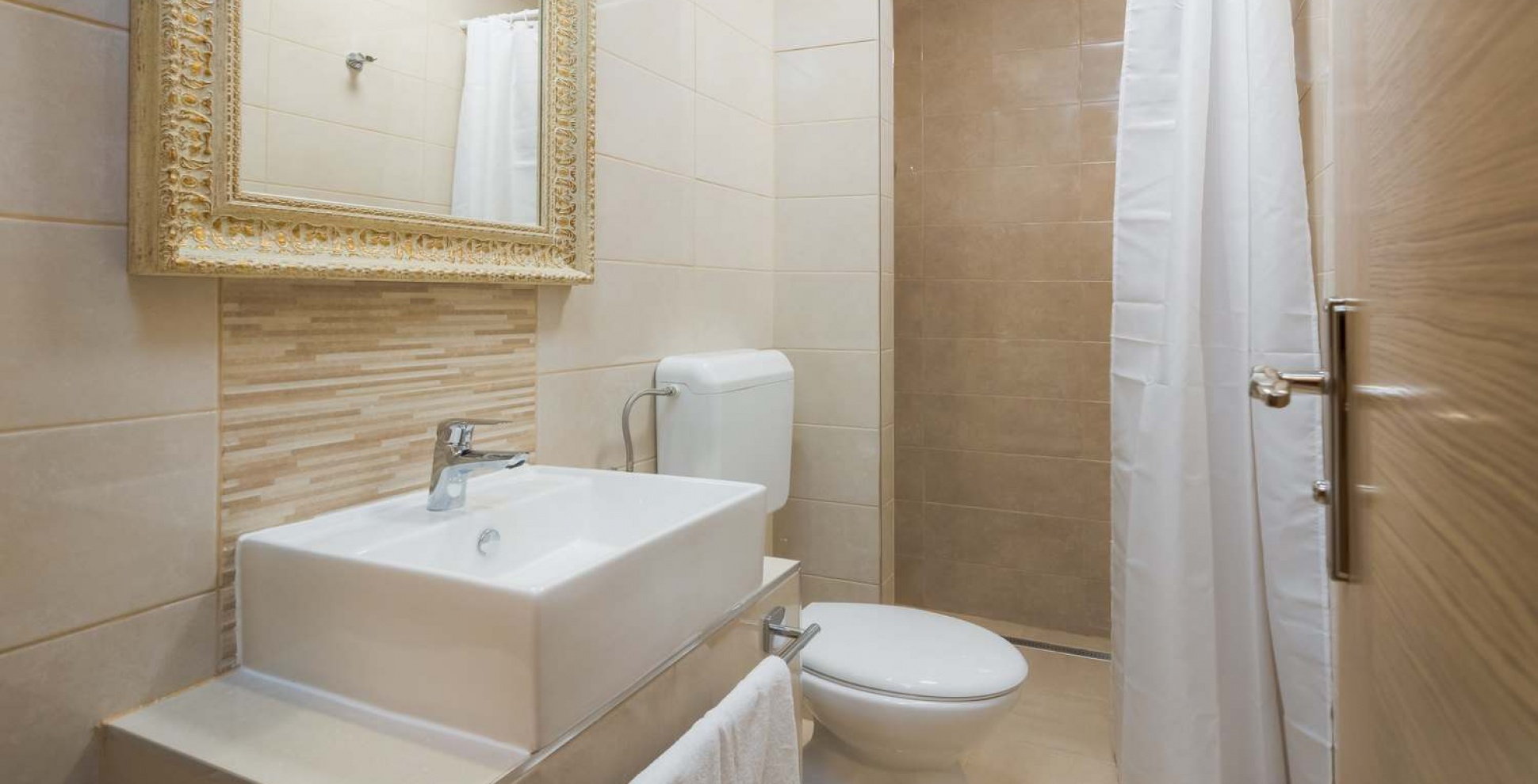 Apartment with garden view